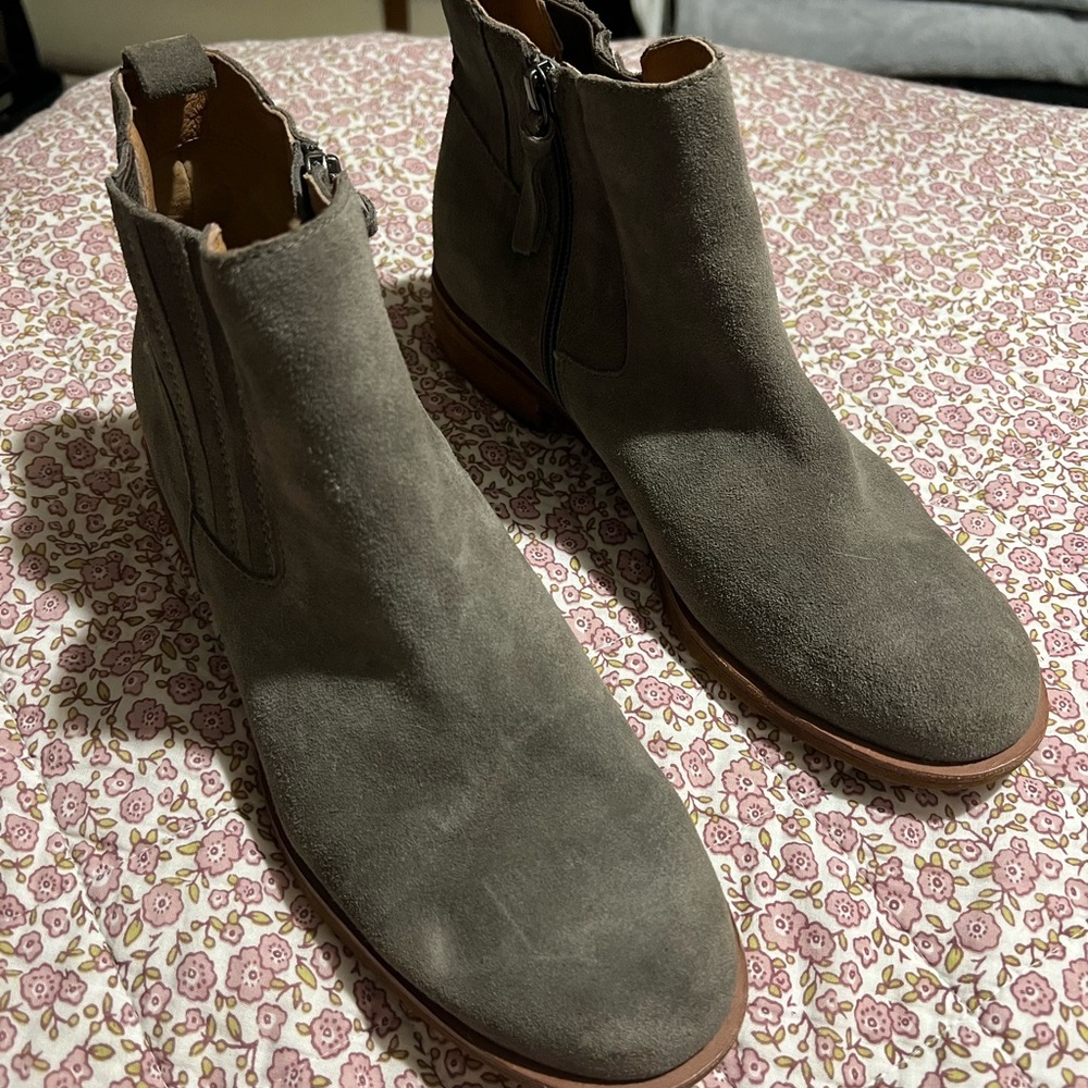 Women’s Sofft Suede Ankle Boots size 10M